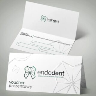🎁 Szukasz idealnego prezentu na święta, urodziny albo wyjątkową okazję?
Podaruj bliskiej osobie… piękny uśmiech i chwilę dla siebie! ✨

W naszym gabinecie stomatologicznym i medycyny estetycznej przygotowaliśmy vouchery upominkowe, które można wykorzystać na wybrane zabiegi, konsultacje lub metamorfozę uśmiechu.

To prezent, który zawsze jest trafiony — łączy troskę o zdrowie, komfort i naturalne piękno. 💎

🎄 Dlaczego warto?
✔️ Elegancki, uniwersalny i pełen wartości
✔️ Idealny dla niej i dla niego
✔️ Możliwość personalizacji zabiegów
✔️ Ważny przez cały rok

Zaskocz kogoś wyjątkowego upominkiem, który zostaje na długo.
Zapraszamy do zakupu voucherów w naszym gabinecie! 🤍